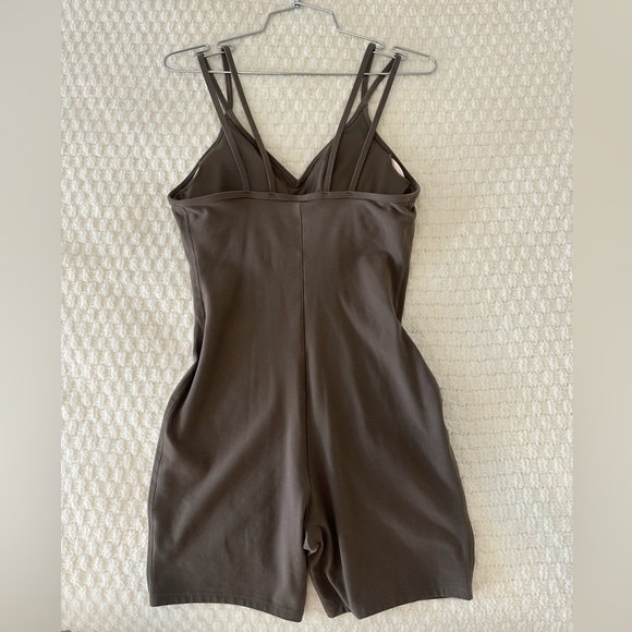 Alo Yoga Alosoft Suns Out Onesie - Olive Tree / Espresso - Picture 4 of 5